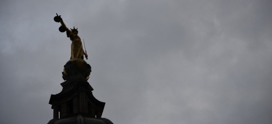 FW Pomeroy's statue of Justice atop the Old Bailey by Ben Sutherland from Flickr (Creative Commons License)