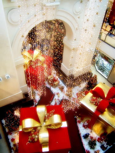 'Tis the Season . . . for Shopping by Vince Alongi from Flickr